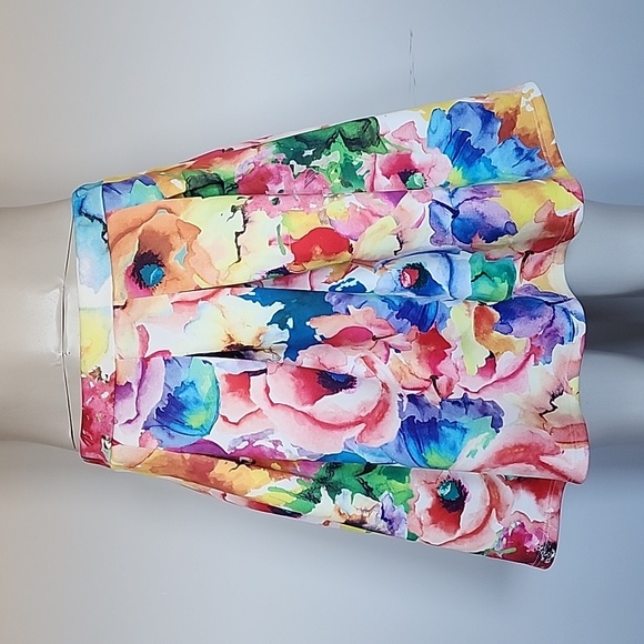 Romeo & Juliet Couture Dresses & Skirts - Romeo & Juliet Couture watercolor floral full skirt-M
